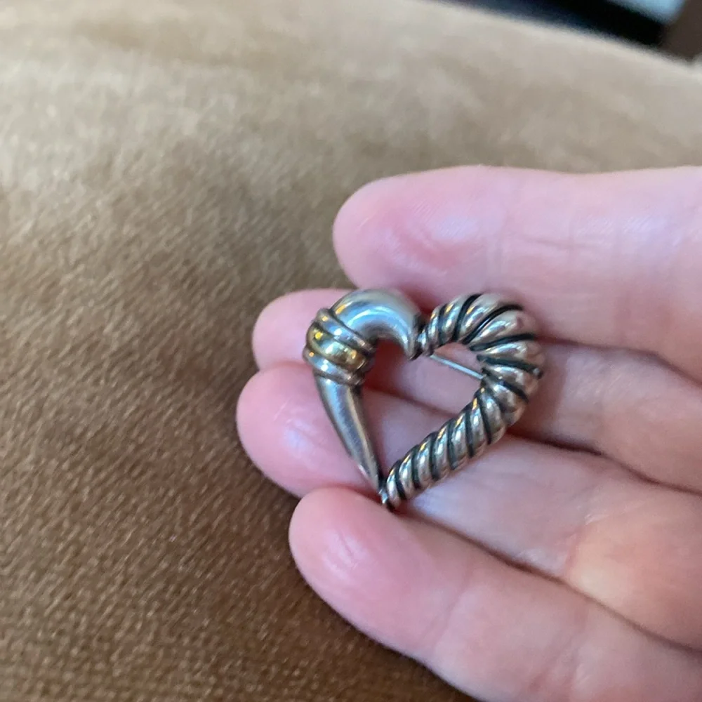 David Yurman Silver and Gold Heart Brooch - Picture 9 of 12